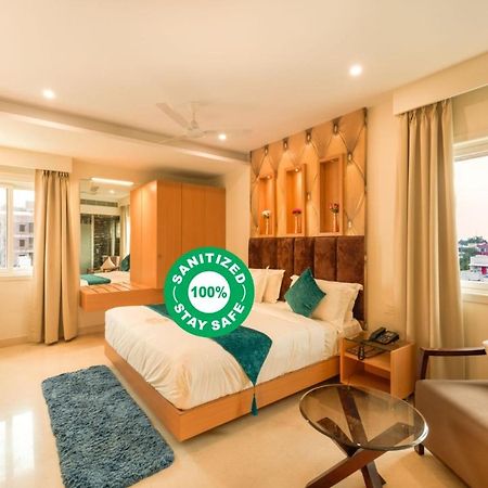 Kvr Capitol Suites Vijayawāda Extérieur photo