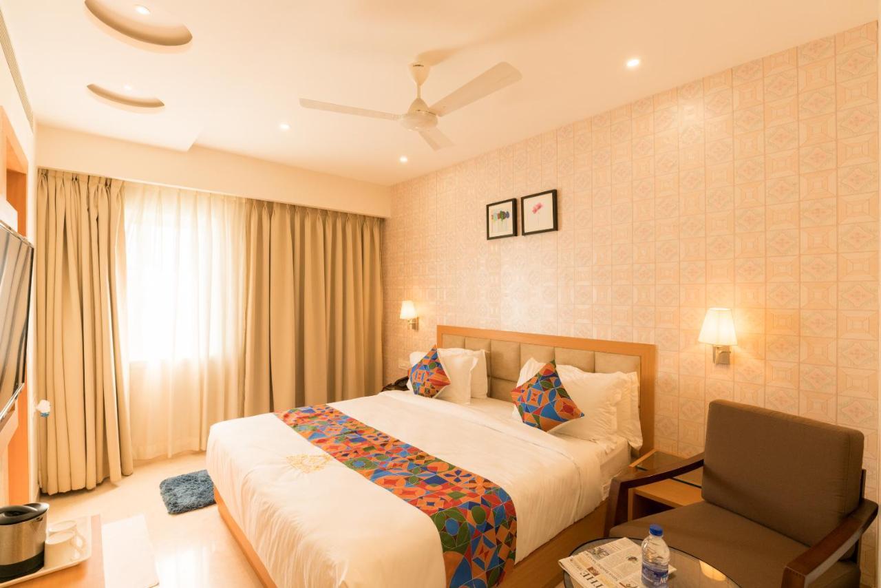 Kvr Capitol Suites Vijayawāda Extérieur photo