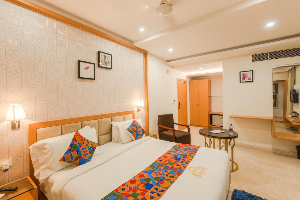 Kvr Capitol Suites Vijayawāda Extérieur photo